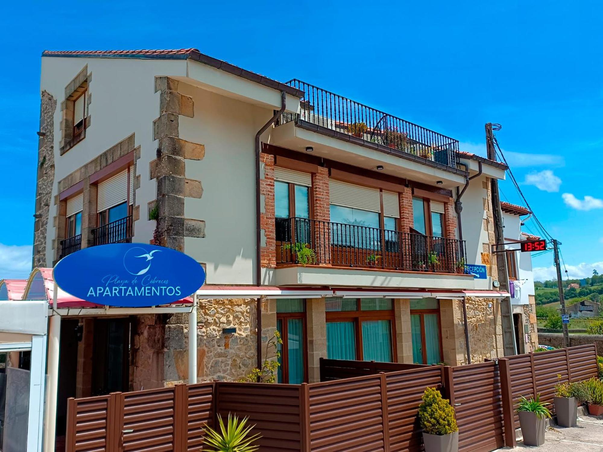 Apartamentos Playa De Cóbreces Exteriör bild