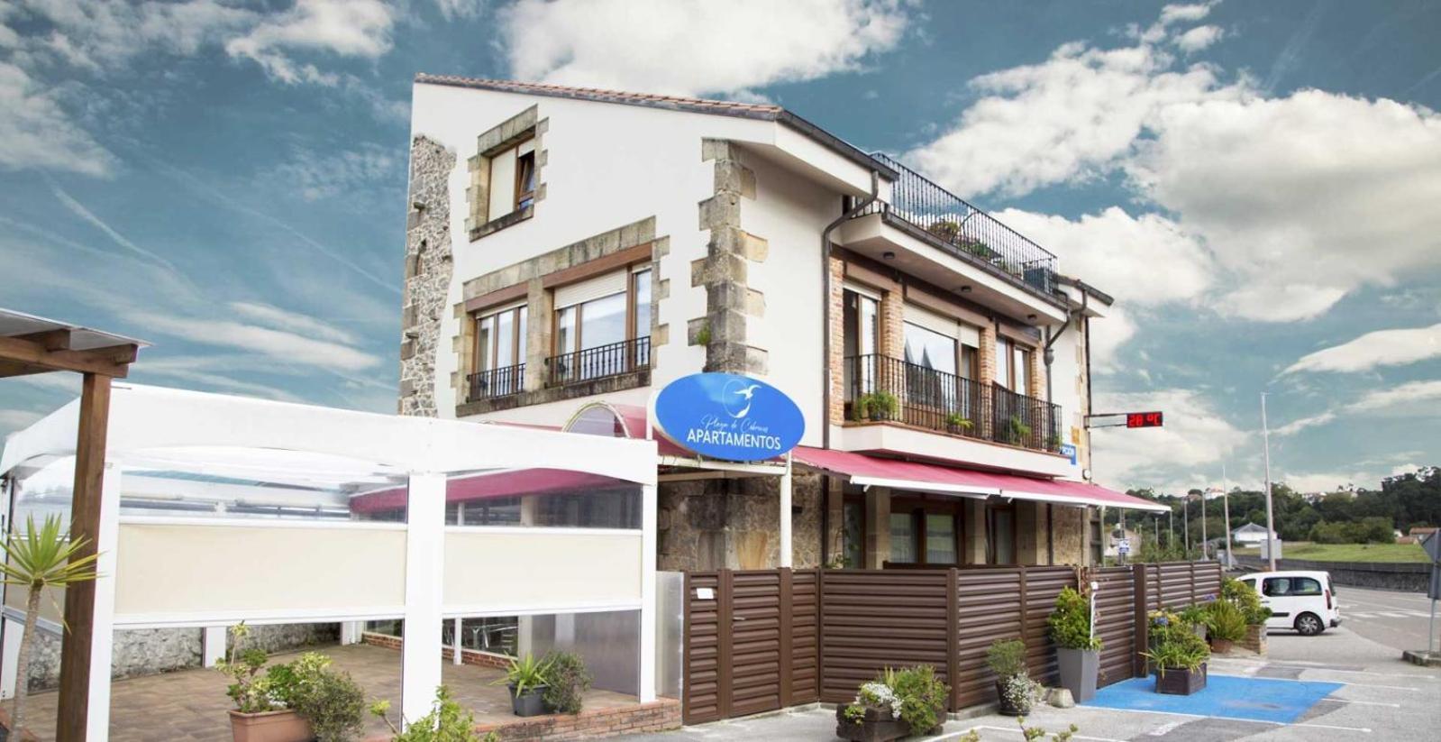 Apartamentos Playa De Cóbreces Exteriör bild